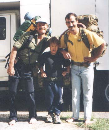 boys bushwalking.jpg (34056 bytes)